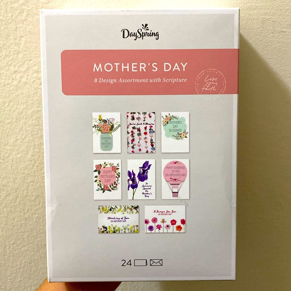 24 Mothers Day Cards and Envelopes 8 Different Designs with Printed Messages